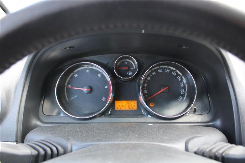 Opel Antara 2,0 CDTi  4 x 4, TAŽNÉ - fotka 14 z 23