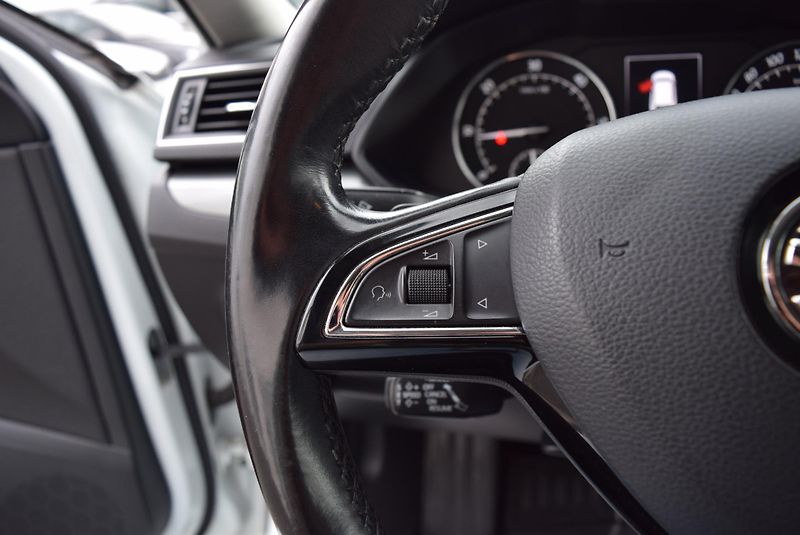 Škoda Superb (2016) 2.0TDI 140kw 4x4 DSG STYLE NAV - fotka 34 z 50