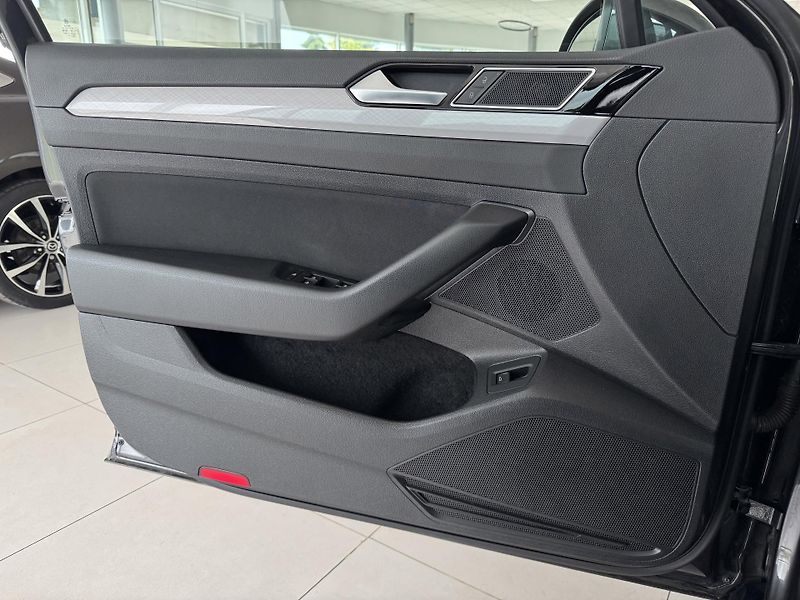 Volkswagen Passat Variant 1,5TSI 110kW DSG*Navi*Kamera - fotka 28 z 35