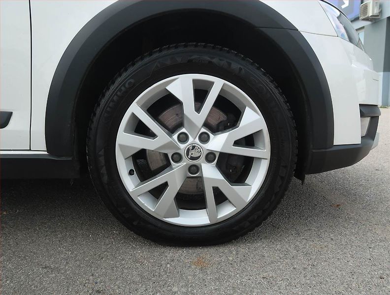 Škoda Octavia (2015) Scout 2.0 TDI, 4X4, Automat - fotka 15 z 17