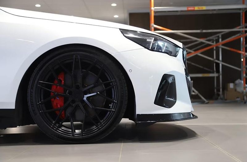BMW i5 eDrive40 Touring M Kam Pano. - fotka 3 z 11