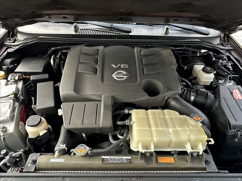 Nissan Pathfinder 3,0 DCI 231PS  LE Executive 4x - fotka 49 z 55