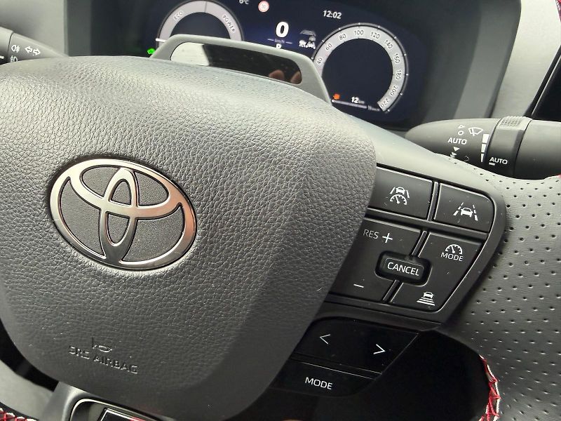 Toyota C-HR 2,0 HEV e-CVT GR Sport - fotka 18 z 30