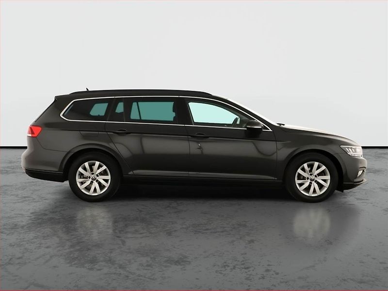Volkswagen Passat (2023) 2.0 TDI, Automat, Navi - fotka 6 z 22