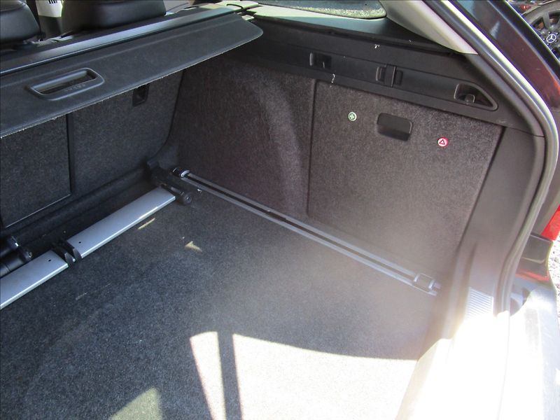 Škoda Superb Combi 2.0TDi 125kW Elegance - fotka 37 z 43