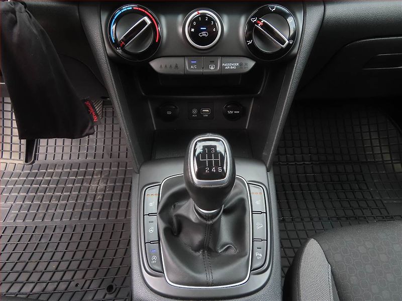 Hyundai Kona (2019) Family 1.0 T-GDI, Serv.kniha - fotka 15 z 19