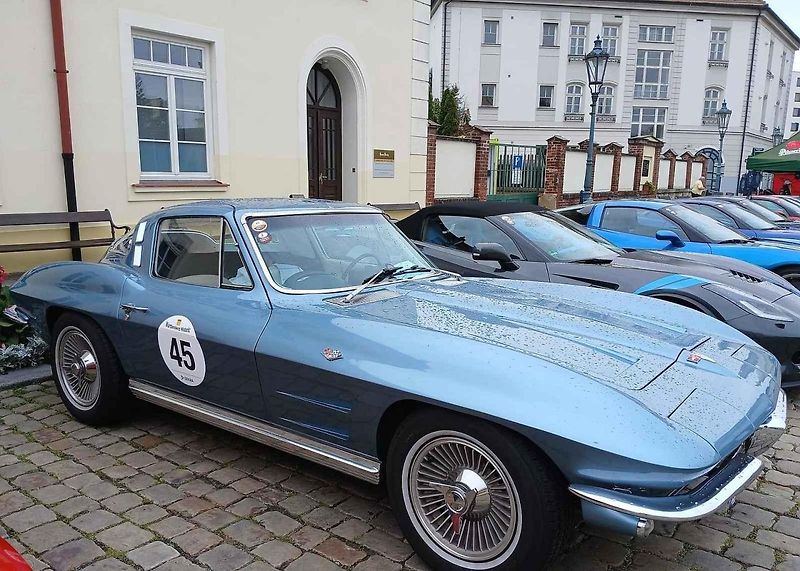 V Plzeňském Prazdroji si dali sraz příznivci amerických sportovních vozů Corvette.
