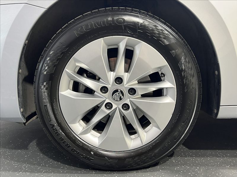 Škoda Octavia 2,0 TDI Ambition 1.majitel CZ - fotka 33 z 40