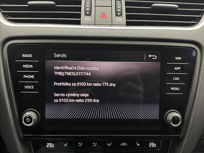 Škoda Octavia 2,0 LED STYLE NAVI KEYLESS CZ - fotka 22 z 42
