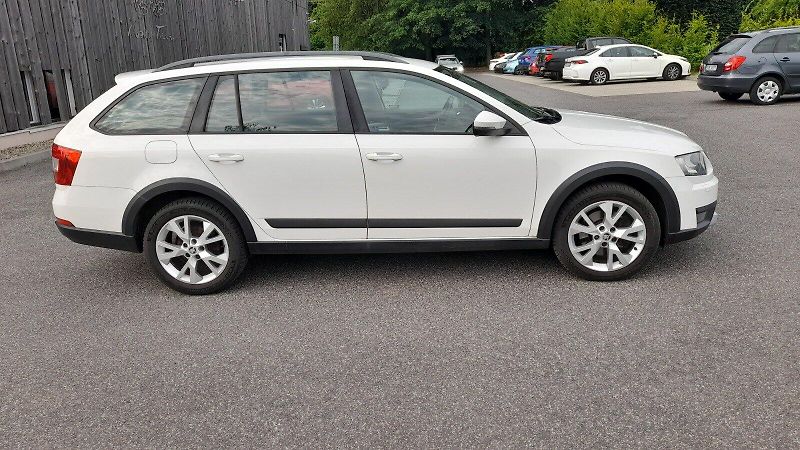 Škoda Octavia scout 4x4 DSG - fotka 4 z 44
