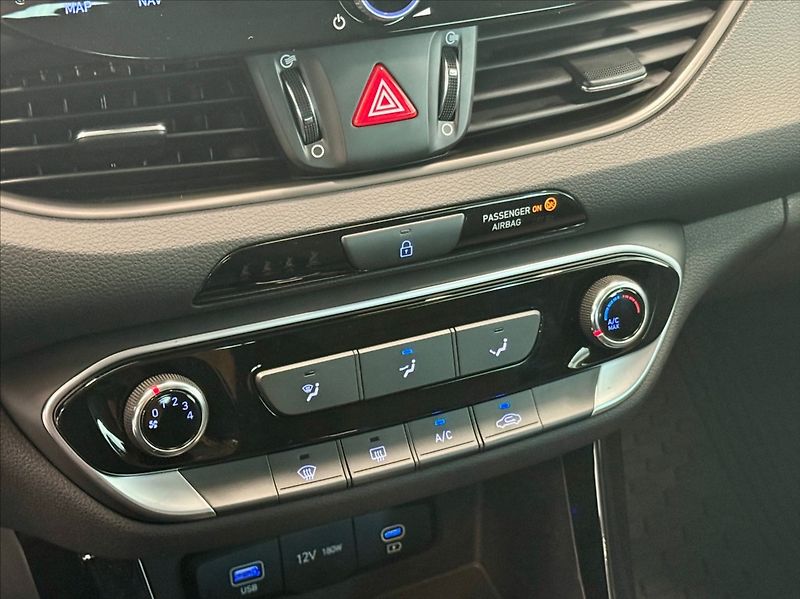 Hyundai i30 1,0 T-GDI SMART CLIMATE ZÁRUKA - fotka 13 z 17