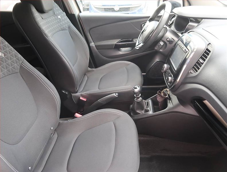 Renault Captur (2017) 1.2 TCe, Tempomat - fotka 9 z 13