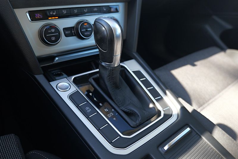 Volkswagen Passat 1.4 TSI 110 kW DSG Kamera Tažn - fotka 26 z 35