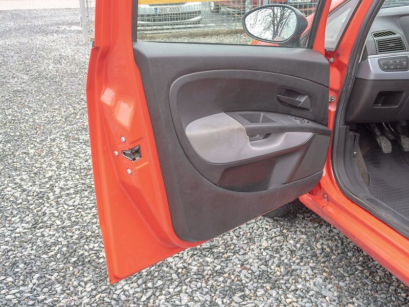 Fiat Grande Punto (2007) 1.4i 2x KOLA – PO SERVISU - fotka 9 z 37