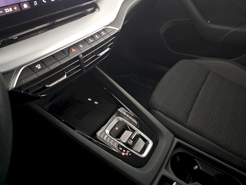 Škoda Octavia (2024) COMBI 1.5TSI 85kW DSG SELECTIO - fotka 21 z 30