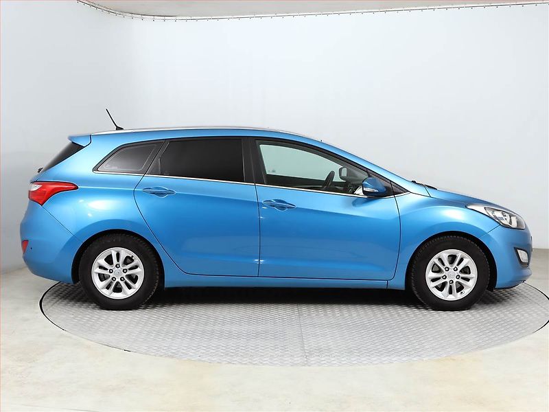 Hyundai i30 (2016) 1.6 CRDi, Serv.kniha, Tempomat - fotka 6 z 13