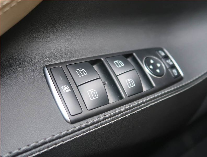 Tesla Model S (2015) 85D, SoH 84% - fotka 19 z 23