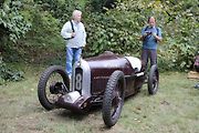 Na akci Jízda do vrchu a výstava historických vozidel se představilo na tři sta automobilů a motocyklů.