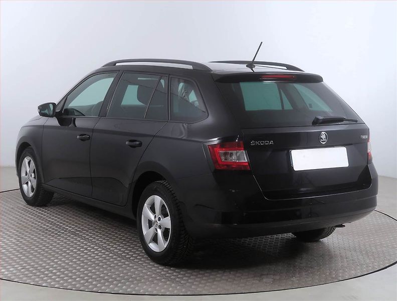 Škoda Fabia (2015) 1.4 TDI, Automat, Tempomat - fotka 4 z 15