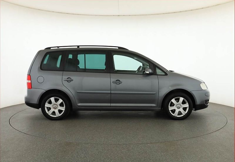 Volkswagen Touran (2006) 1.9 TDI, 7 míst, nová STK - fotka 6 z 17