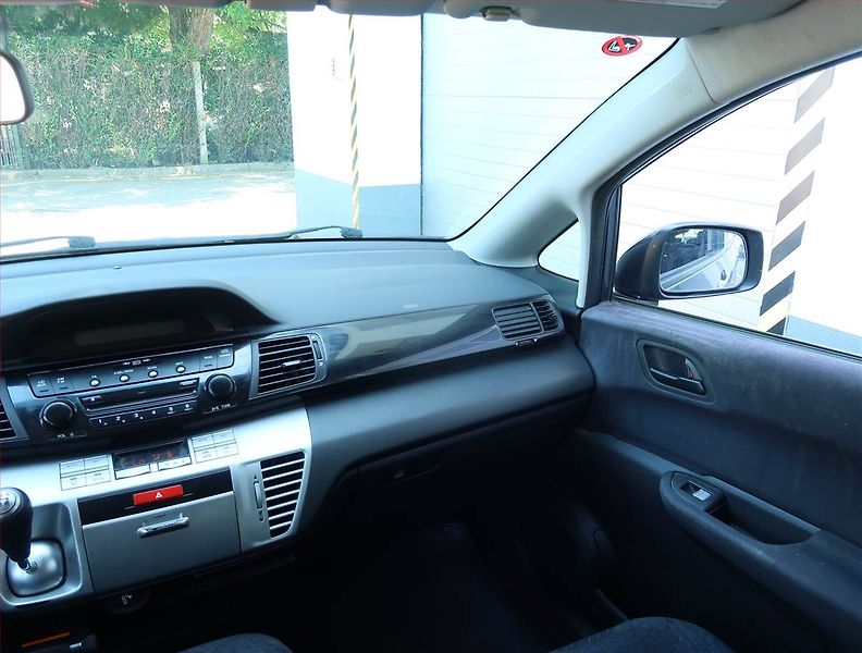 Honda FR-V (2005) 1.7, 6 míst, ČR,1.maj - fotka 8 z 15