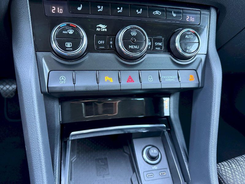 Škoda Karoq (2022) 1.5 TSI 110kW Style Exclusive - fotka 27 z 35