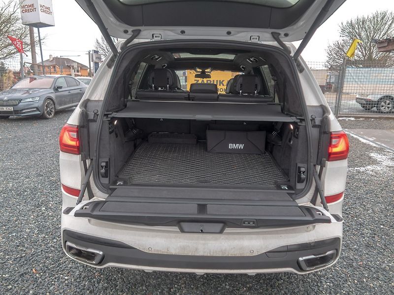 BMW X7 (2019) ČR 3.0i 250KW 7sed – INDIVIDUÁ - fotka 50 z 59