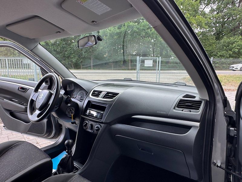 Suzuki Swift (2011) 1.2i - fotka 17 z 28