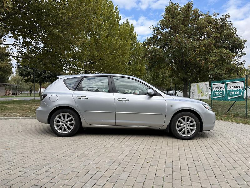 Mazda 3 2.0 Sport Active - fotka 12 z 30