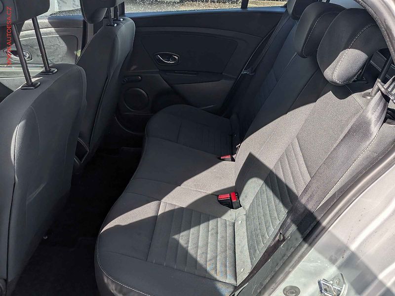 Renault Mégane (2015) 1.5dCi, AC, temp - fotka 11 z 17