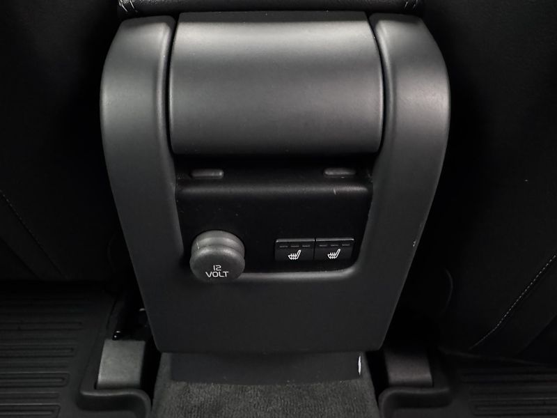 Volvo XC60 D4 R-DESIGN AUT - fotka 27 z 46