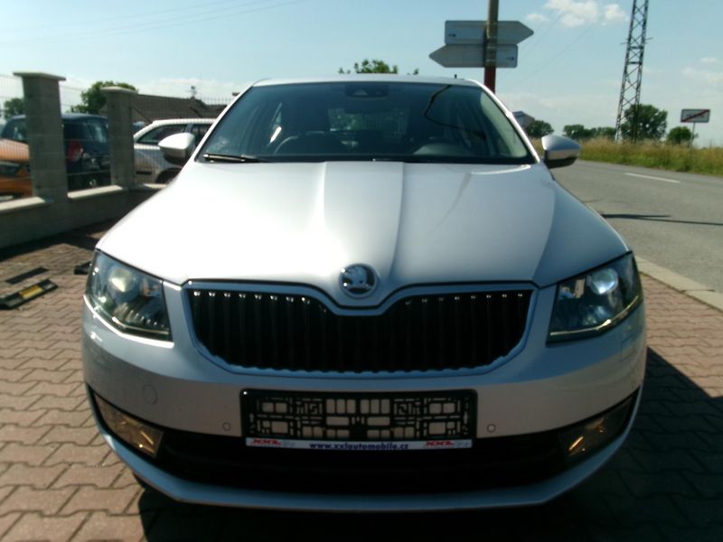 Škoda Octavia (2013) 1,4 TSI AC BT NAVI TEMP - fotka 4 z 38