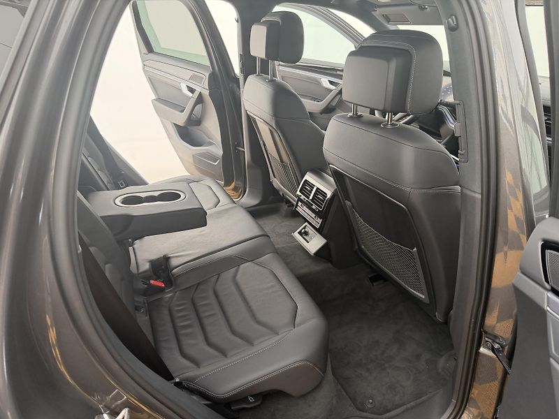 Volkswagen Touareg 3.0Tdi*170kw*DPH*HUD*R-Line* - fotka 17 z 42