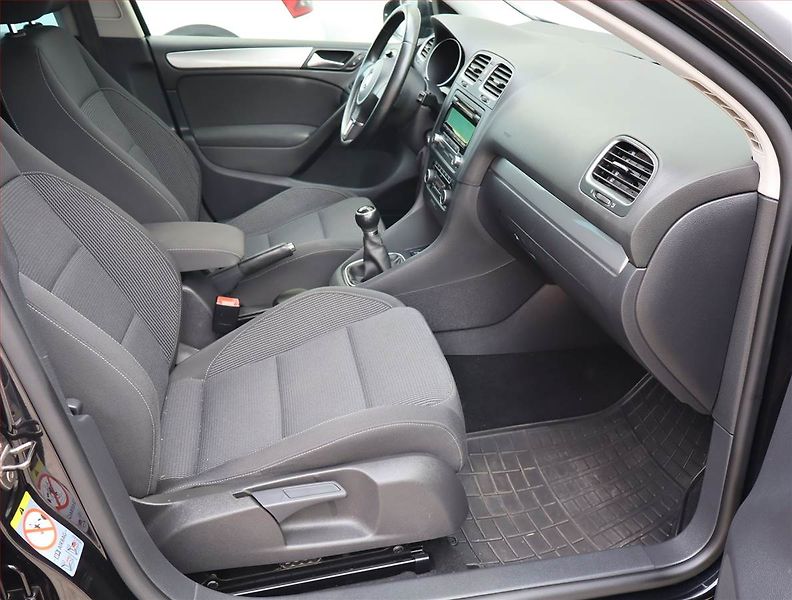 Volkswagen Golf (2012) 1.2 TSI, Park. senzory - fotka 9 z 15