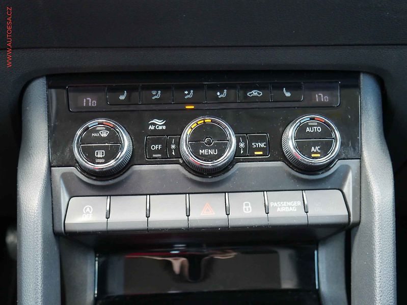 Škoda Karoq (2018) 1.6 TDi, ČR, LED, AC, TZ - fotka 18 z 19