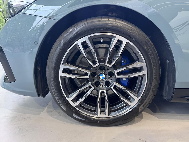 BMW Řada 5 520d xDrive Touring M-Sport - fotka 5 z 29
