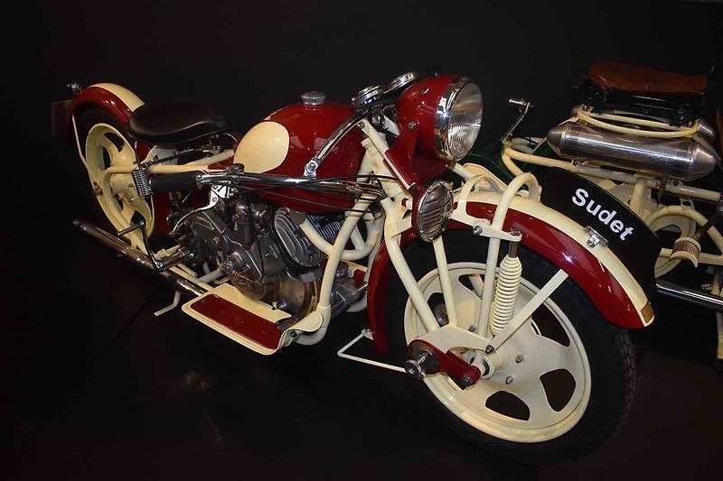 Cestovní z roku 1930.