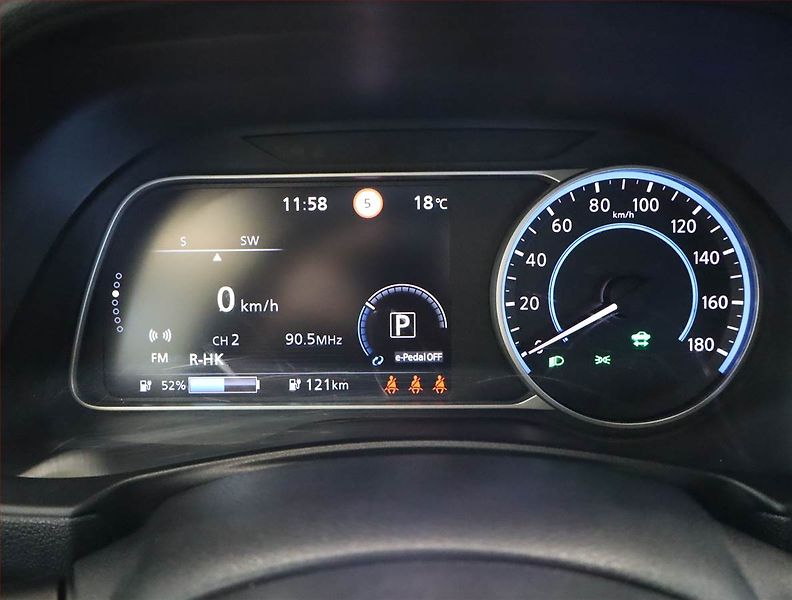 Nissan Leaf (2018) 40 kWh, SoH 87%, Automat - fotka 11 z 28