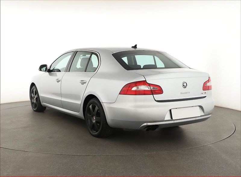 Škoda Superb (2010) 2.0 TDI, 4X4, nová STK - fotka 4 z 13