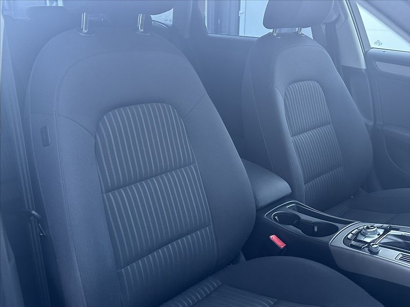 Audi A4 3,0 TDI 204PS  Ambiente A/T - fotka 16 z 49