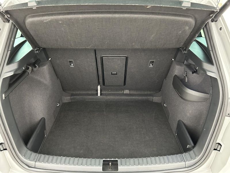 Škoda Karoq 1.5 TSI SportLine - fotka 25 z 32