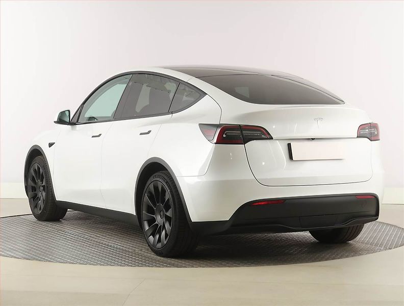 Tesla Model Y (2023) RWD LFP 60kWh, SoH 97% - fotka 4 z 33