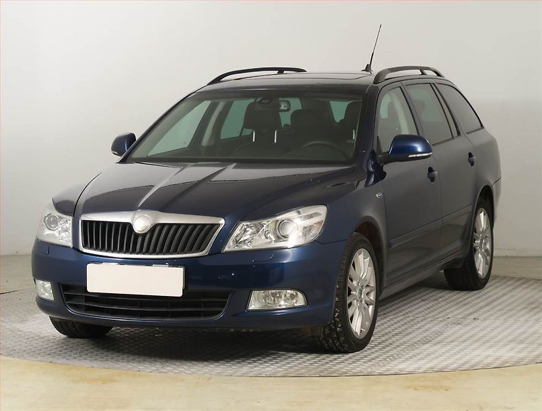 Škoda Octavia (2009) Laurin&Klement 2.0 TDI - fotka 2 z 26