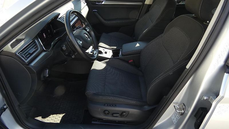 Škoda Superb Combi 2,0 TDI DSG Style - fotka 19 z 25