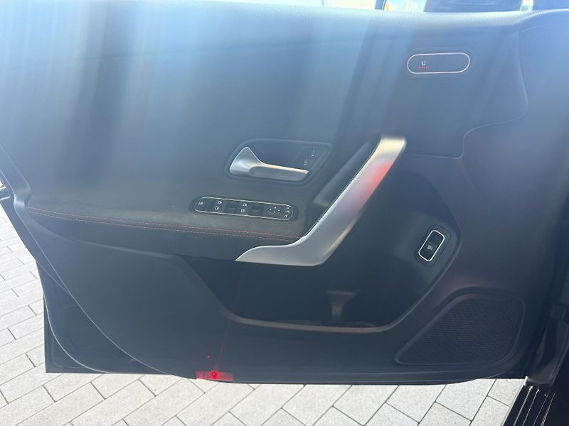 Mercedes-Benz Třídy A (2019) A 180d sedan - fotka 32 z 38