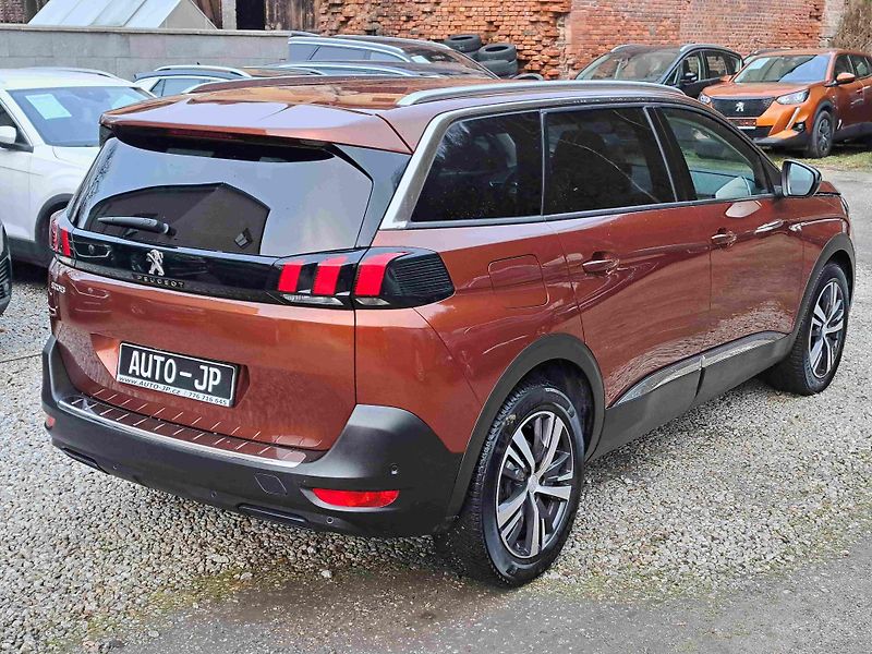 Peugeot 5008 (2023) 1,5 HDI  EAT8 ALLURE  LED NAVI - fotka 3 z 21