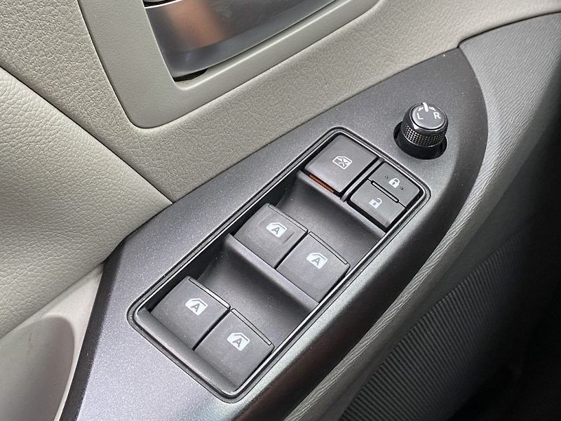 Toyota Sienna 3.5i V6, automat, 4x4, STK - fotka 26 z 28