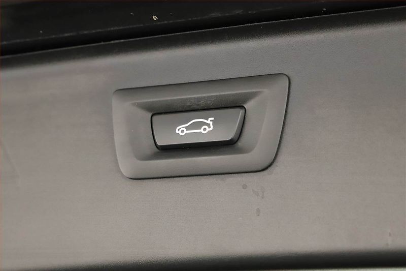BMW Řada 5 (2015) 520d, Kůže, Bi-Xenony - fotka 12 z 20