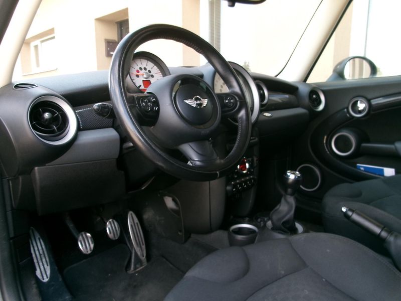 Mini Cooper S (2011) 1,6i AC TEMP ALU 135kW - fotka 25 z 28