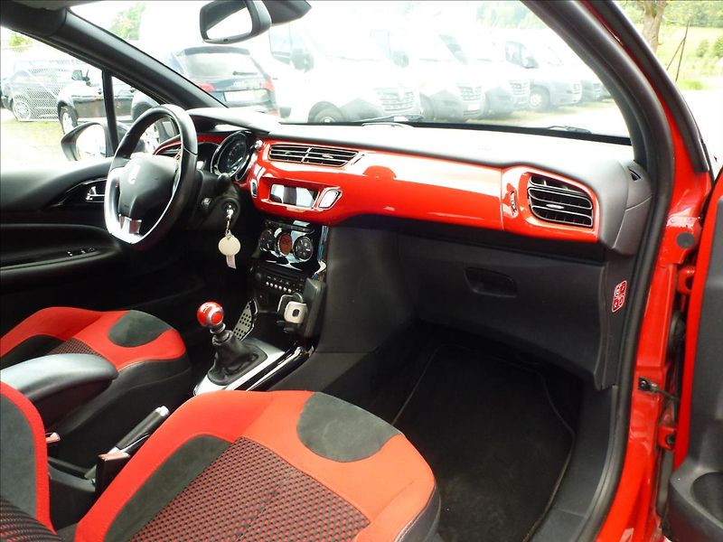 Citroën DS3 1,6 16V VTi THP SportChic - fotka 24 z 46